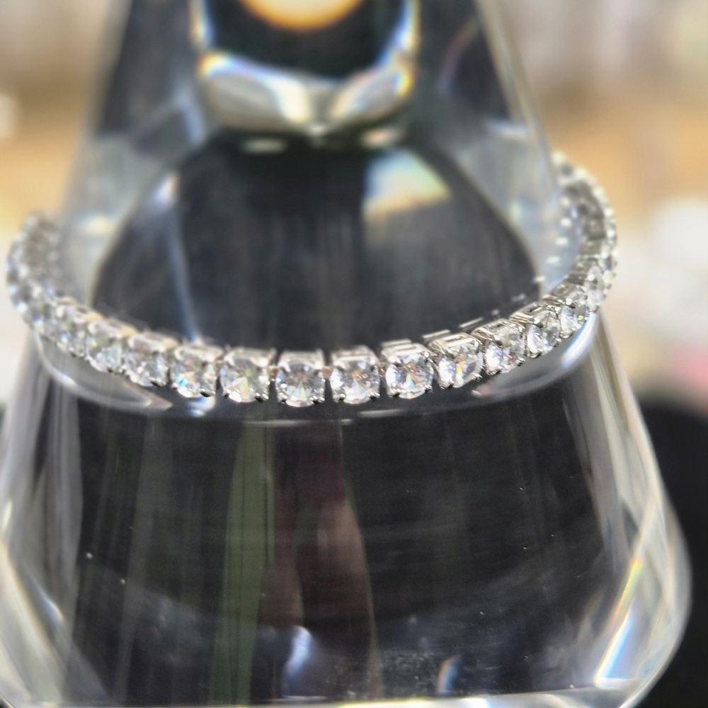 Dazzling Silver Adjustable Bracelet - image 5